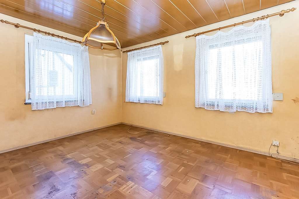 Immobilie in Burladingen - Verwirklichen Sie Ihren Wohntraum -  Haus mit Potenzial und Raum für Ihre Ideen - Bild 2
