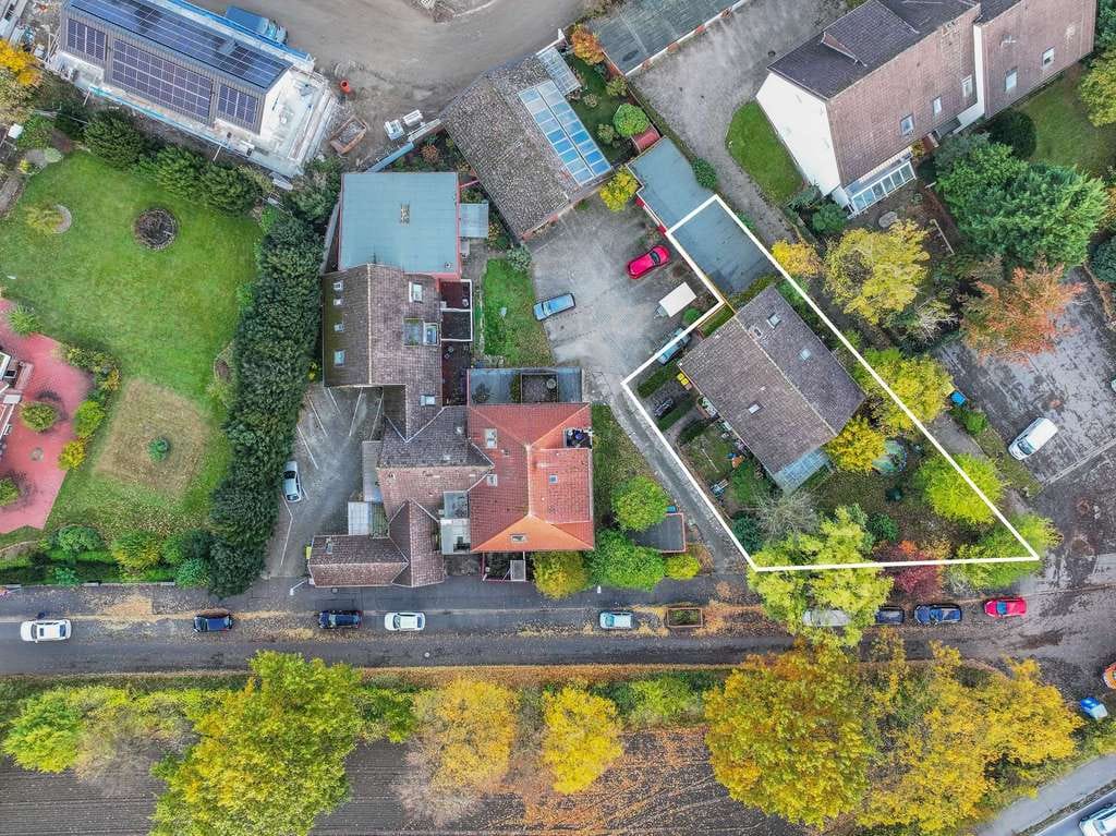 Immobilie in Langenhagen - Solide Kapitalanlage: 4-Parteienhaus mit 2 Garagen + Stellplatz - Bild 1