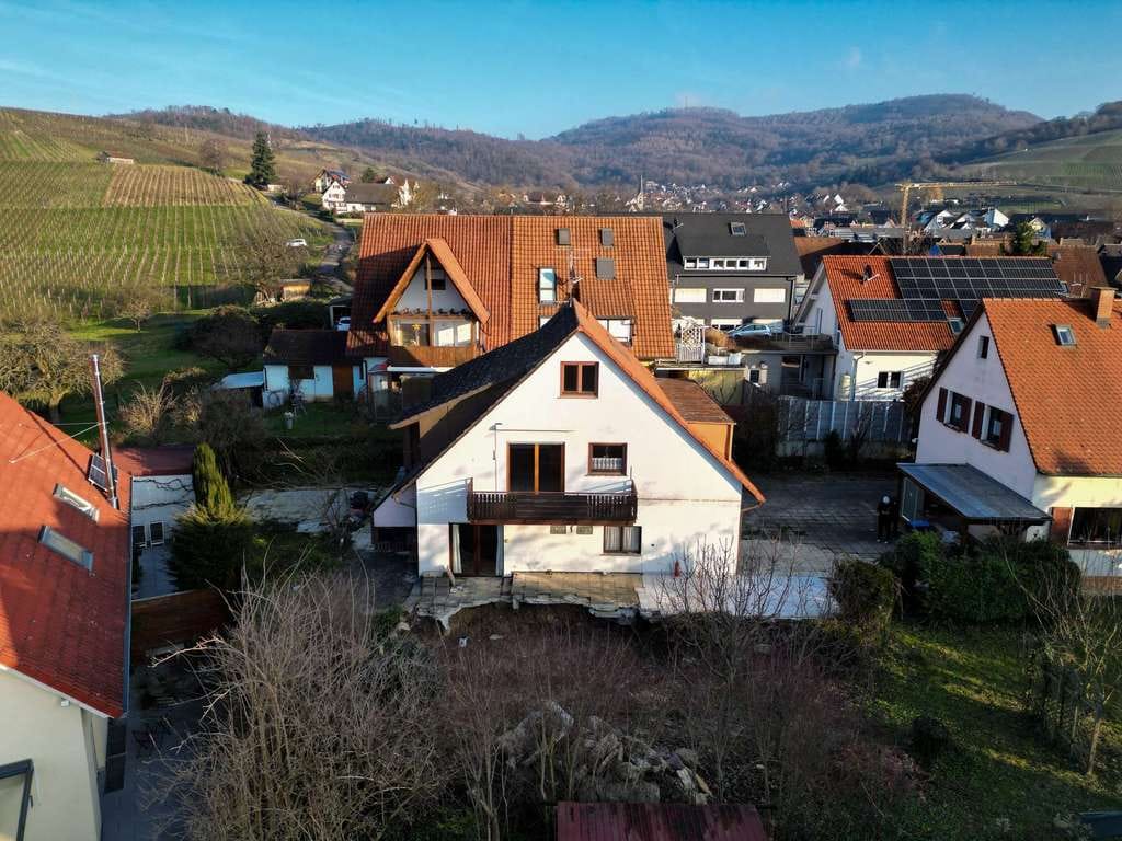 Immobilie in Ebringen - Freistehendes, sanierungsbedürftiges Einfamilienhaus am Fuße der Weinberge in Ebringen - Bild 4