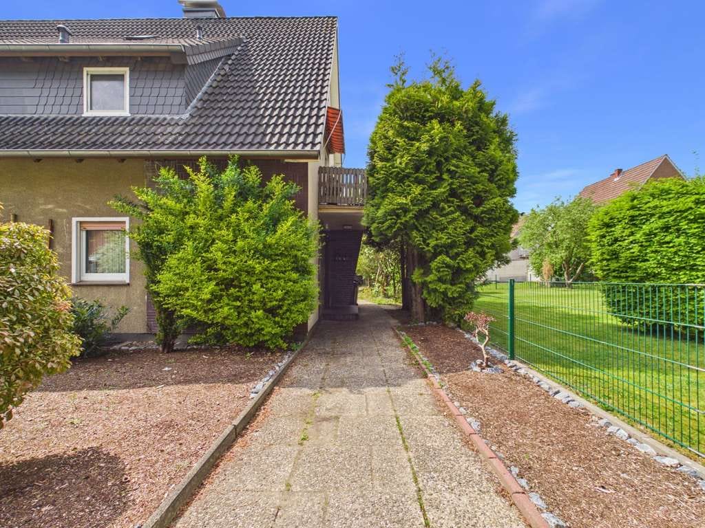 Immobilie in Hiddenhausen - Zwei Einheiten. Ein Haus. Viele Möglichkeiten. - Bild 2