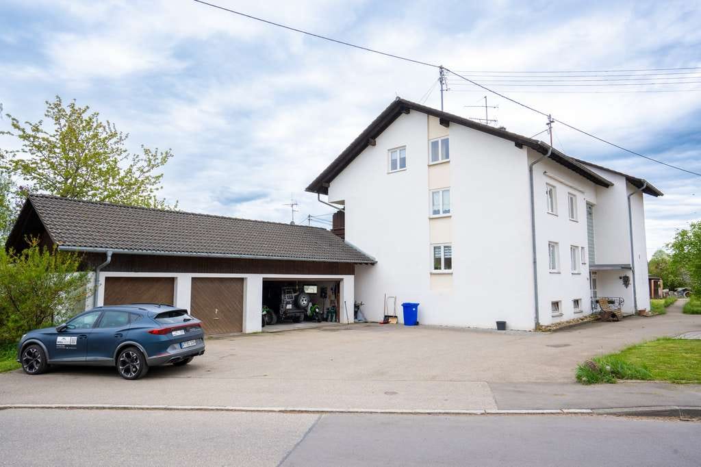 Immobilie in Ühlingen-Birkendorf - XXL-Familienwohnung auf einer Ebene - solide vermietet - ideal für Kapitalanleger - Bild 2