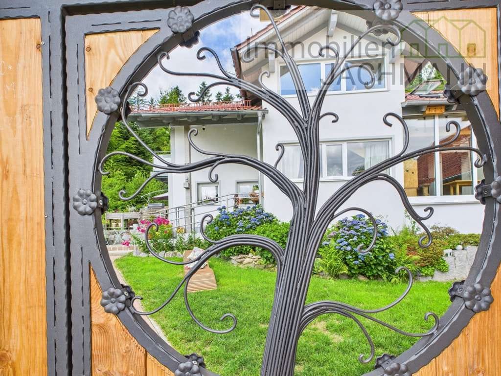 Immobilie in Schaufling - Wo Träume Wurzeln schlagen –  Anwesen in Alleinlage mit Wald und Streuobstwiese in Top-Zustand - Bild 0