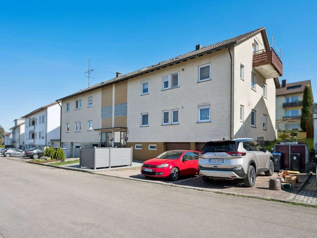 Immobilie in Neckartenzlingen - Charmante 4-Zimmer-Wohnung mit sonnigem Balkon, Stellplatz und eigenem Garten in Neckartenzlingen - Bild 0