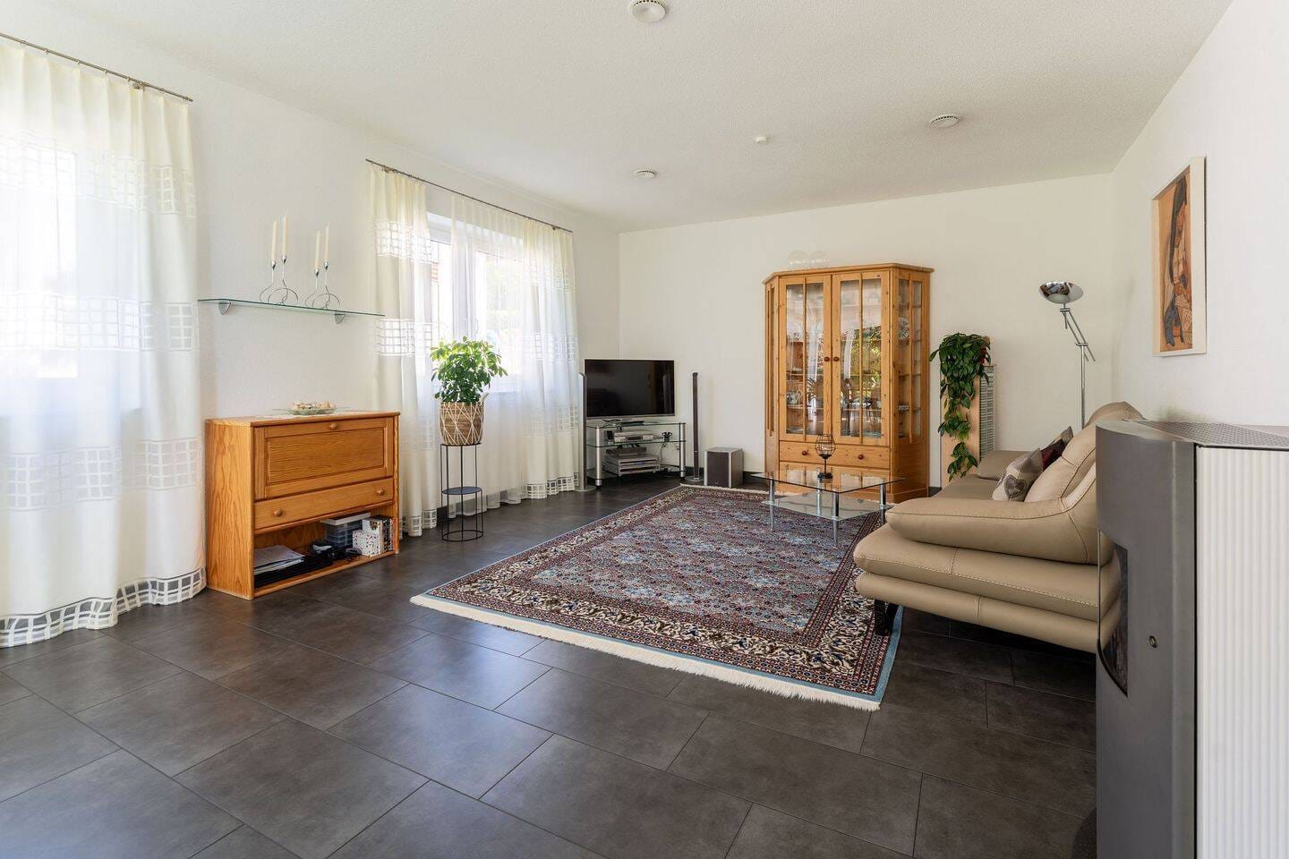 Immobilie in St. Blasien - Modernes Einfamilienhaus mitten im Grünen! - Bild 2