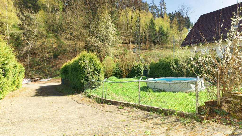 Immobilie in Rodalben - Ein Haus – viele Möglichkeiten: Freistehendes Ein-/Zweifamilienhaus mit zwei Garagen in Rodalben - Bild 1