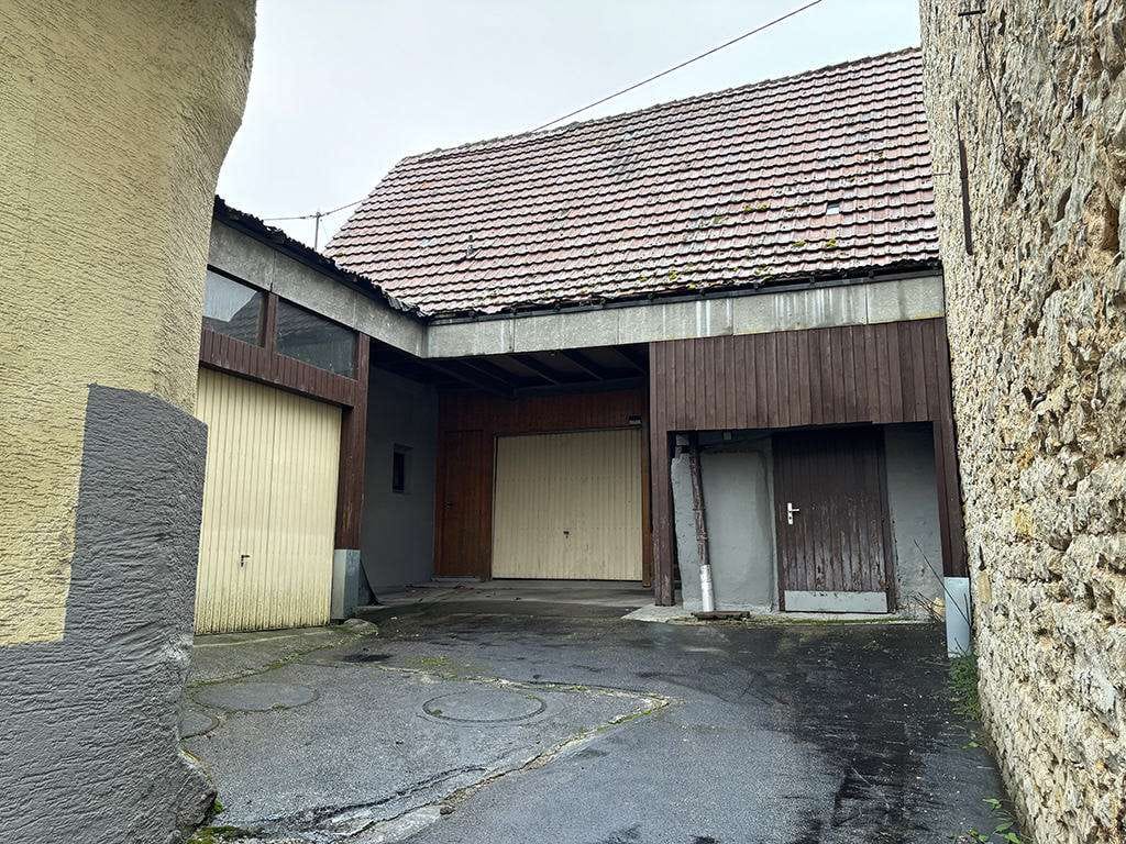Immobilie in Oberriexingen - Ein-Zweifamilienhaus mit Scheune und Gewölbekeller - Bild 1