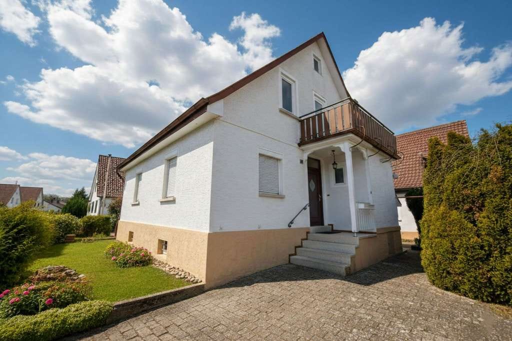 Immobilie in Leingarten -  Alleinstehendes EFH mit Anbau, Garten und Pkw-Stellplatz, in ruhiger urbaner Lage in Leingarten - Bild 0