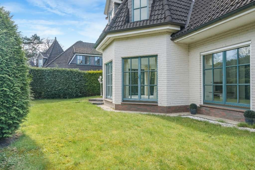 Immobilie in Wentorf bei Hamburg - Repräsentatives Wohnhaus mit Vollkeller
nahe urbaner Anbindung in Wentorf! - Bild 3