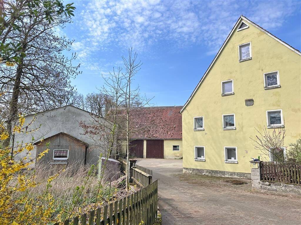 Immobilie in Weidenbach - Dreiseithof mit ehemaligem Mühlenbetrieb im Grünen bei Weidenbach - Bild 0