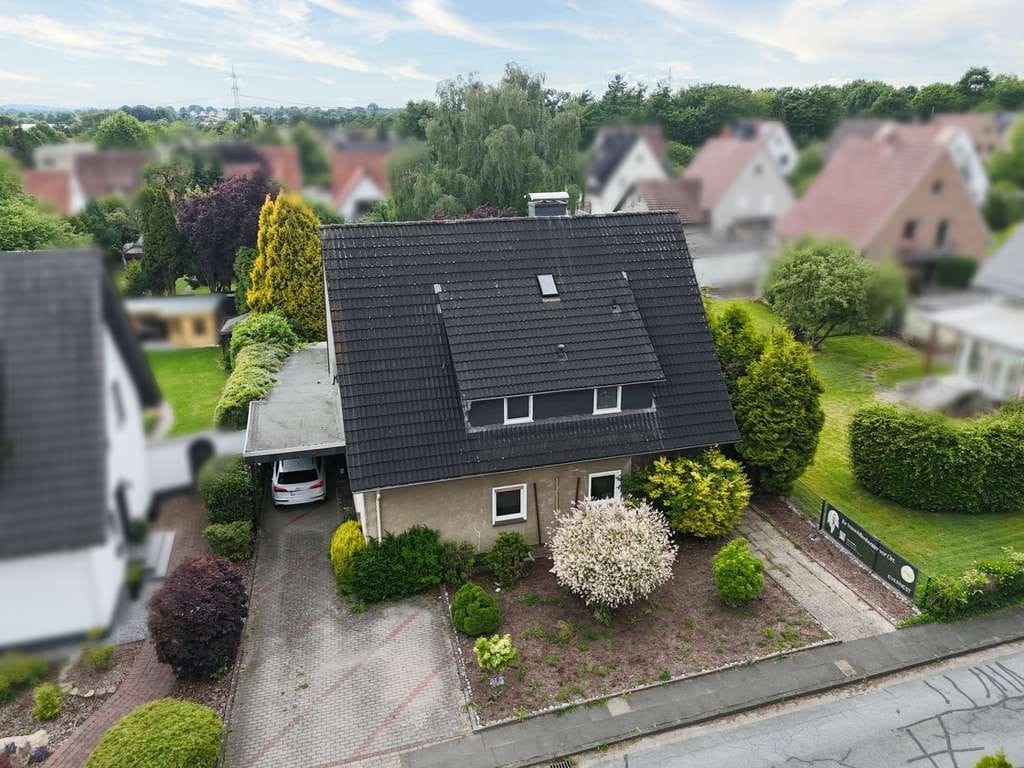 Immobilie in Hiddenhausen - Zwei Einheiten. Ein Haus. Viele Möglichkeiten. - Bild 0