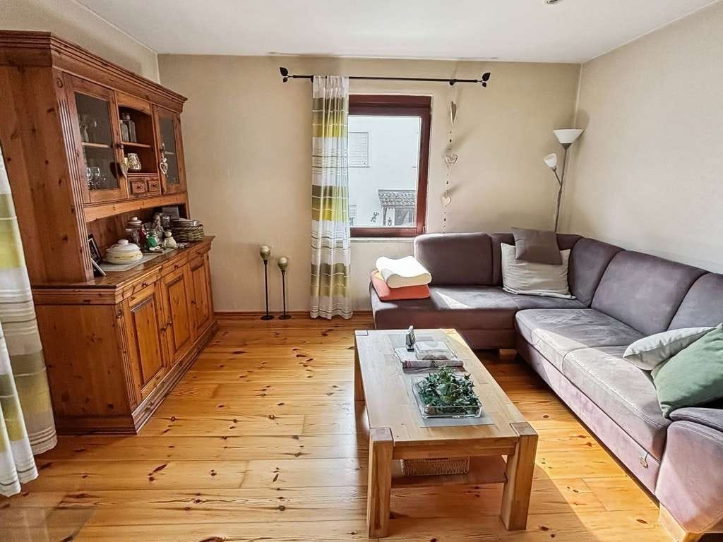 Immobilie in Gemünden am Main - Idyllisches Einfamilienhaus mit Garten in ruhiger Lage von Adelsberg / Gemünden - Bild 2