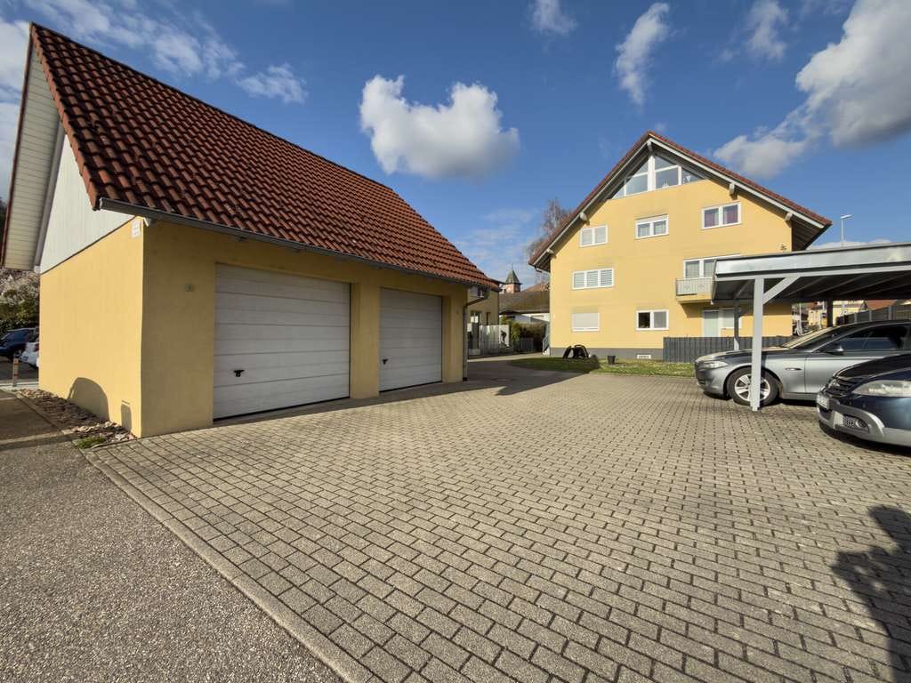 Immobilie in Elzach - Modernes Wohnen auf 3 Etagen - 6-Zimmer Maisonette Wohnung mit Balkon und Garage in 79215 Elzach - Bild 1