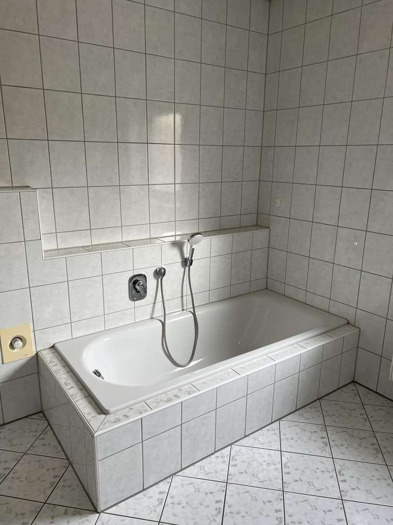 Immobilie in Beratzhausen - Großzügige Doppelhaushälfte mit 2 Wohneinheiten - ideal für Mehrgenerationen oder Wohnen & Vermieten - Bild 3