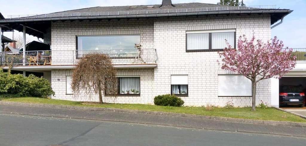 Immobilie in Mengerskirchen - Großzügiges Einfamilienhaus mit Einliegerwohnung in toller Lage - Bild 0