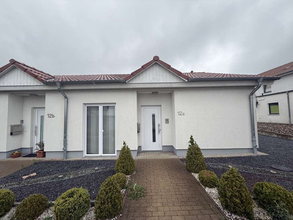 Immobilie in Schwülper - +++ 3 Zimmer-Wohnung als Reihenendhaus mit Einbauküche, Terrasse und PKW-Einstellplatz +++ - Bild 1