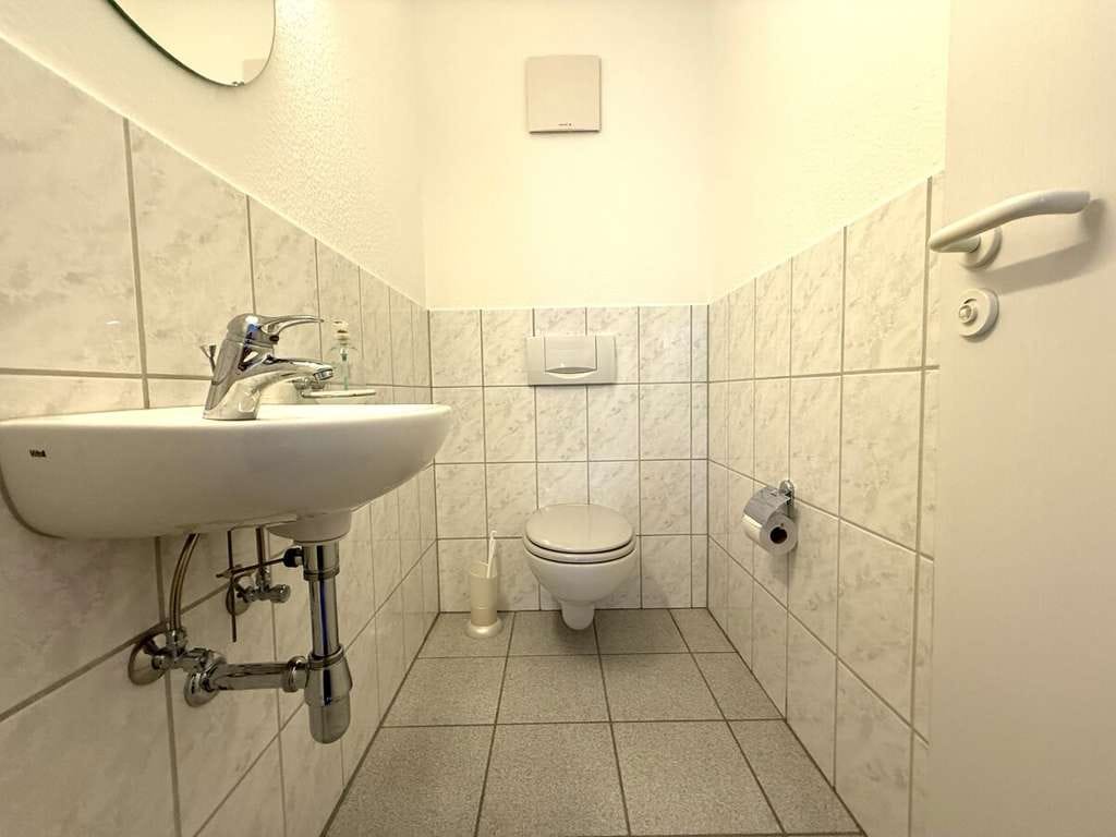 Immobilie in Gschwend - OBERGESCHOSSWOHNUNG/BÜRO IN ZENTRALER WOHNLAGE! - Bild 2