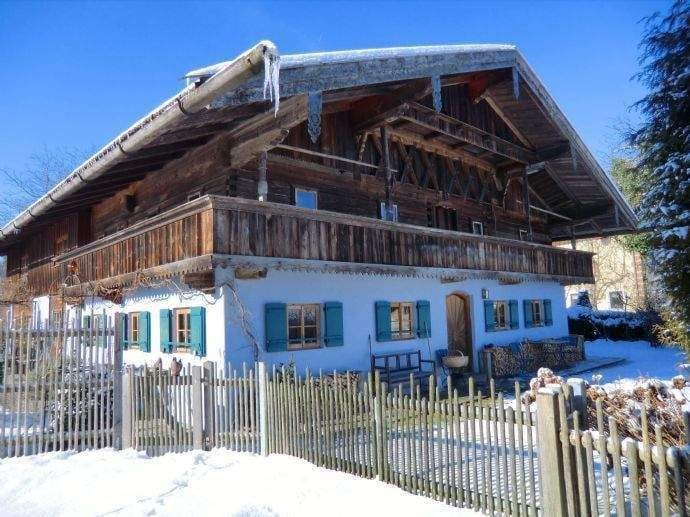 Immobilie in Kirchanschöring - Liebevoll und stilgerecht saniertes ehemaliges Bauernhaus – die Gelegenheit für wahre Liebhaber ! - Bild 0