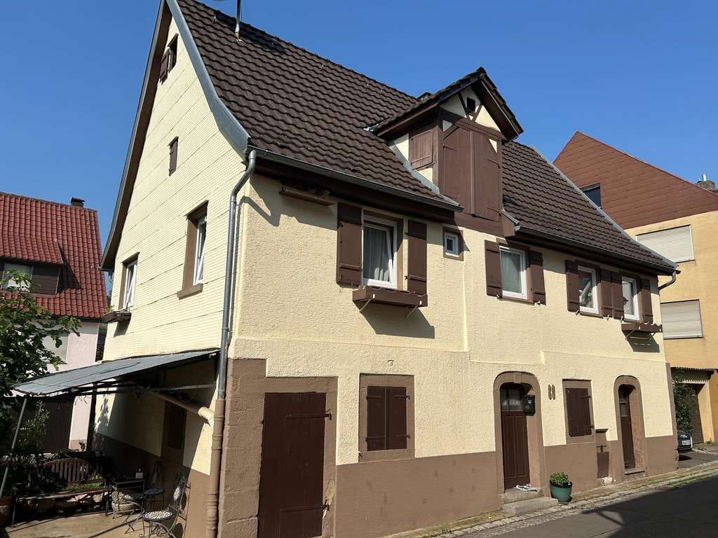 Immobilie in Weinstadt - Für die Zukunft : "Häusle" und Garage
zum Preis einer Wohnung in Weinstadt
 - Bild 0