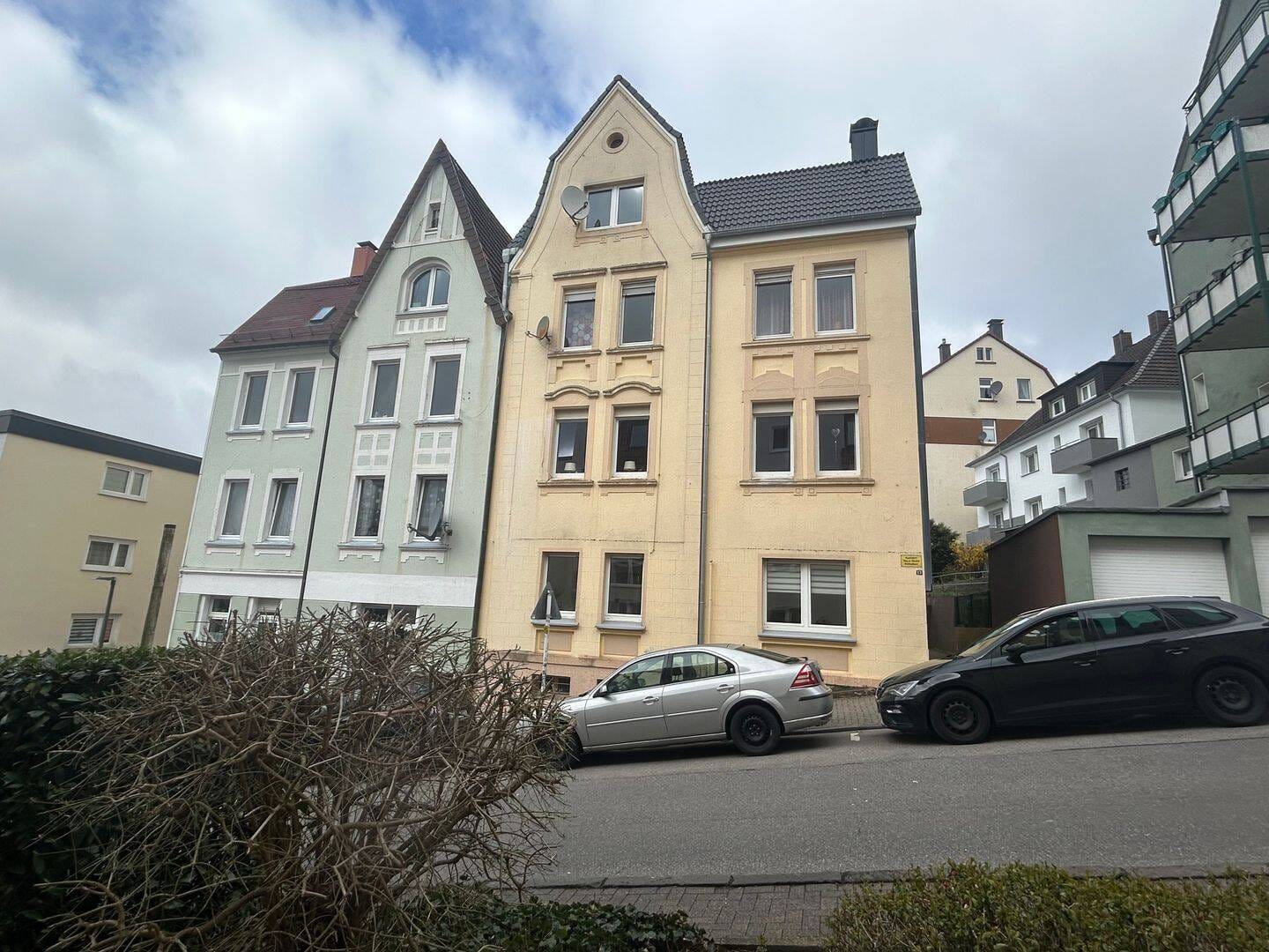 Immobilie in Lüdenscheid - TOP-Modernisiertes 4-Familienhaus mit Balkonen und Garten im Stadtzentrum von Lüdenscheid… - Bild 0