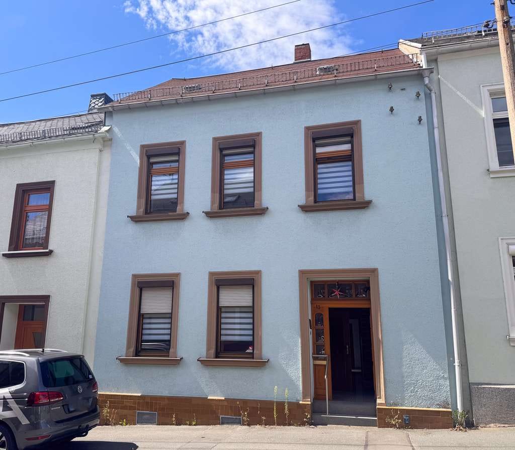 Immobilie in Pausa-Mühltroff - 88,9 m² Wohnfläche voller Charakter – Reihenhaus mit Garten in Pausa - Bild 0