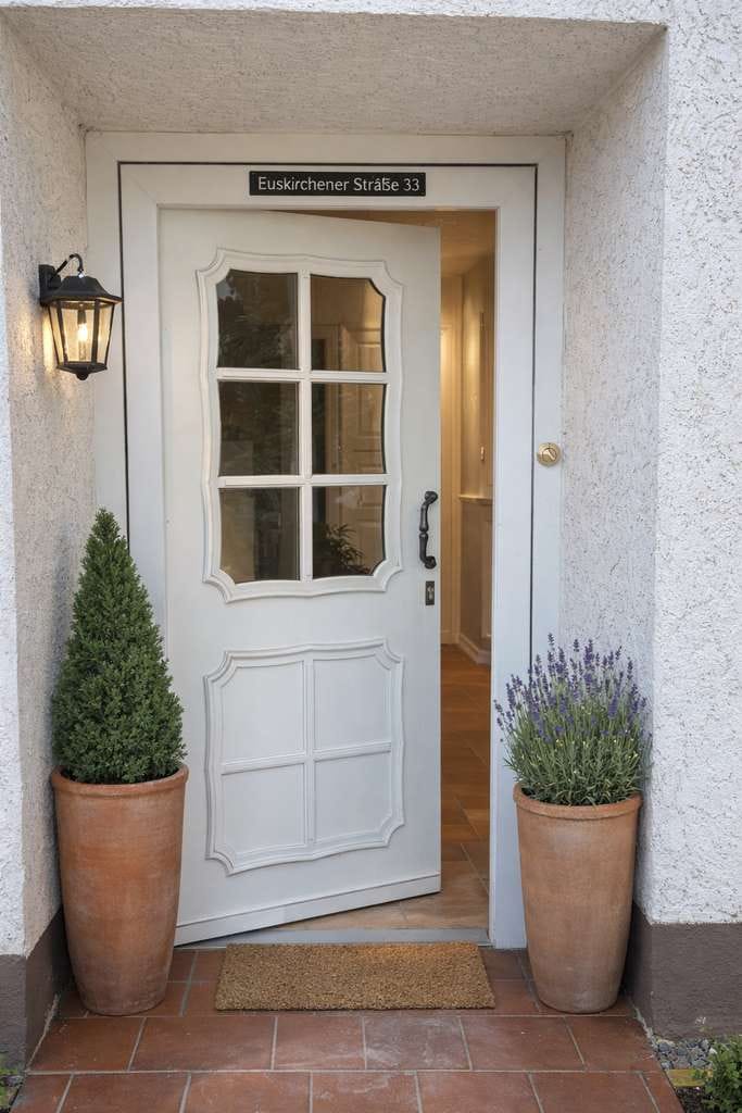 Immobilie in Nettersheim - Familienfreundliches Einfamilienhaus mit 4 Schlafzimmern und Einbauküche - Bild 1