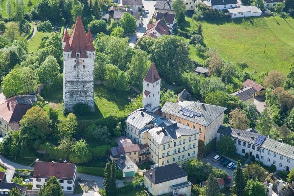 Immobilie in Haag in Oberbayern - Herrliche 4 Zimmer Dachgeschosswohnung mit Balkon - Bild 0
