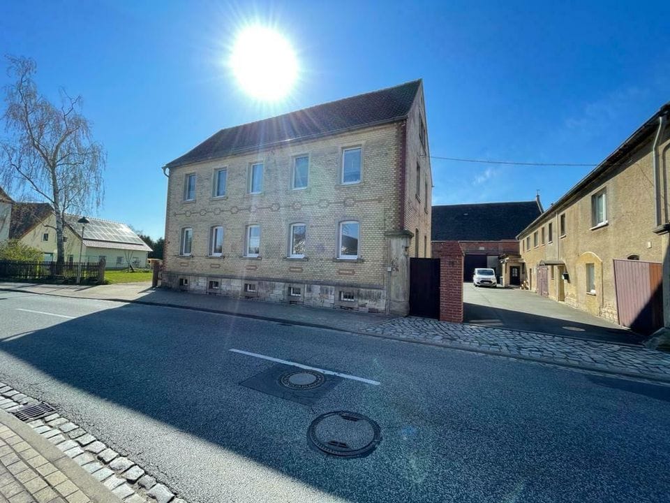 Immobilie in Teuchern - +++ Solides Mehrfamilienhaus mit Top Anbindung in Nessa +++ - Bild 0