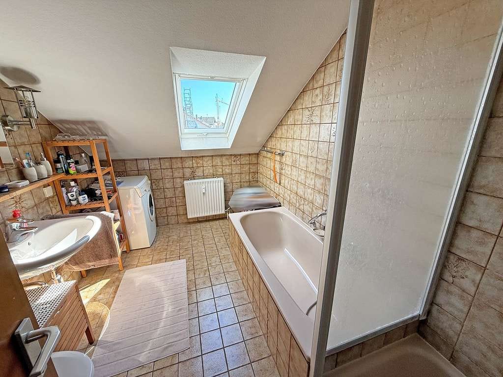 Immobilie in Nußloch - Seltene Gelegenheit - Herrliche 2,5 Zimmer - Dachgeschoßwohnung in begehrter ruhiger Wohnlage - Bild 3