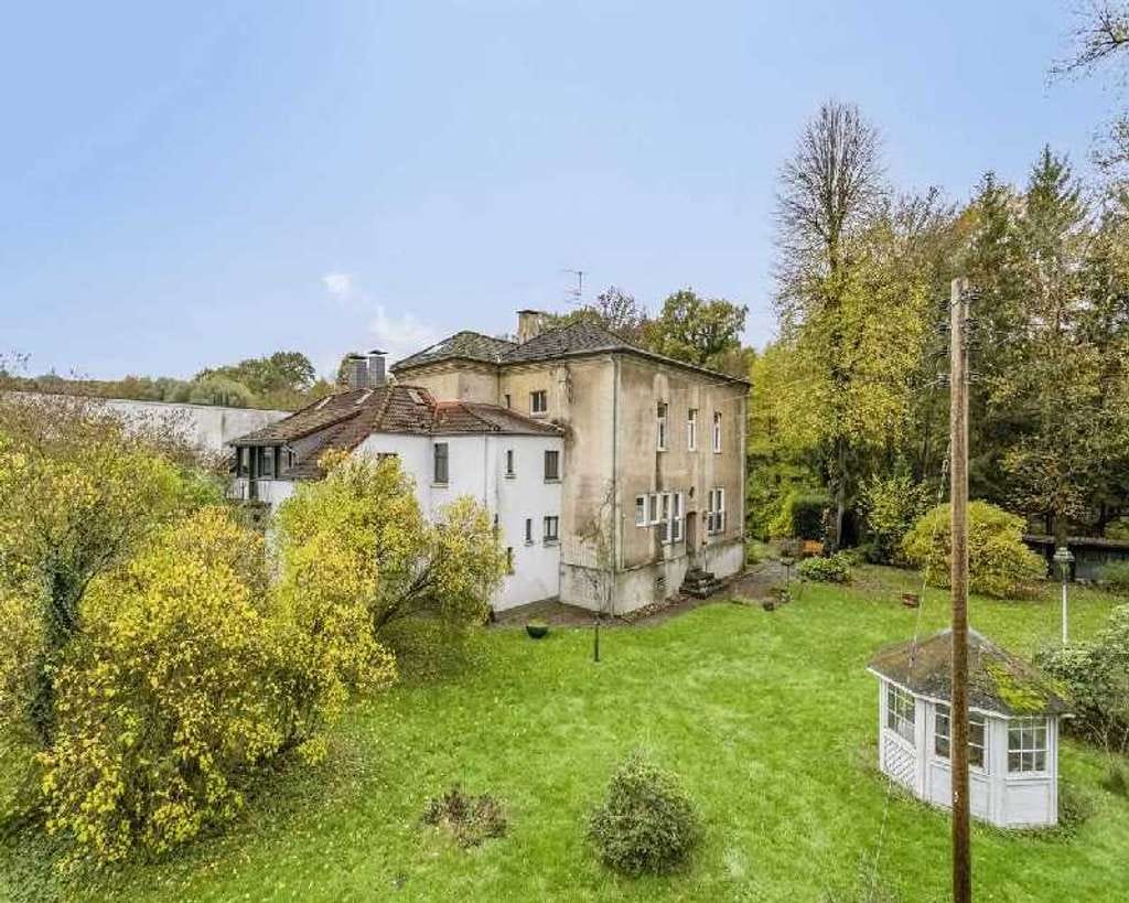Immobilie in Essen - Essen-Kettwig/Heiligenhaus: Bezugsfreies Dreifamilienhaus mit Büro  - Bild 0