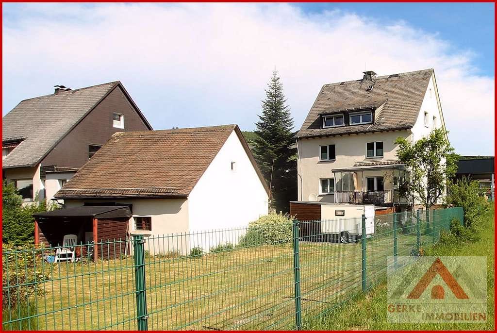 Immobilie in Bestwig - Zweifamilienhaus  auf großem Grundstück - Bild 0