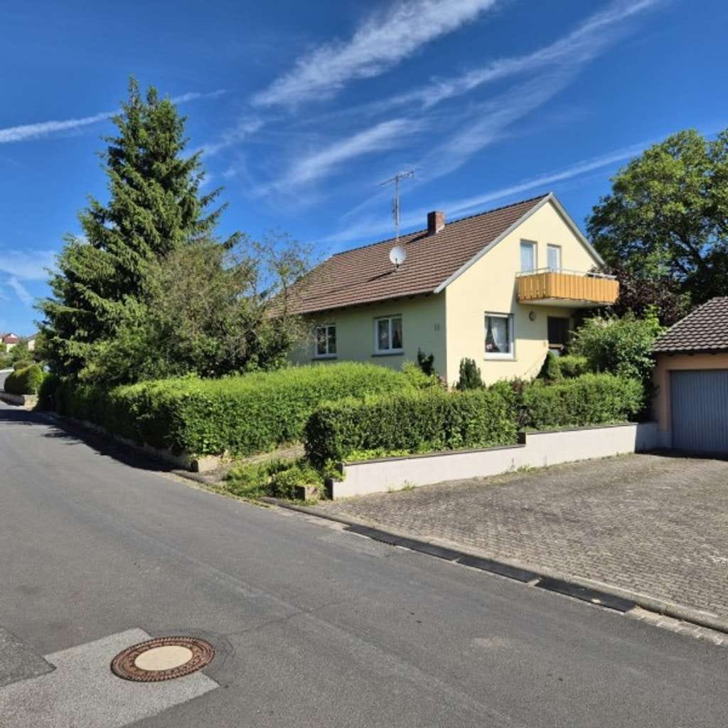 Immobilie in Karbach - Bungalow (sanierungsbedürftig) mit Bauplätzen  - Bild 0