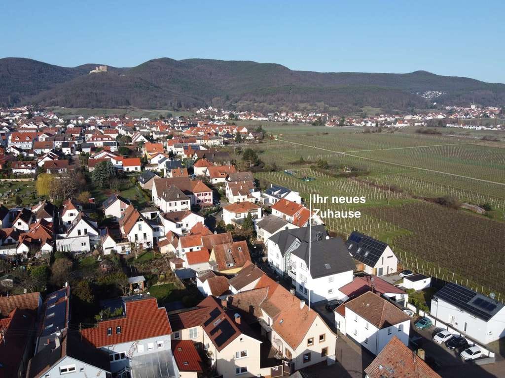 Immobilie in Maikammer - „Viel Raum für Wohnen und Arbeiten – Haus mit Scheune und großem Hof“ - Bild 2