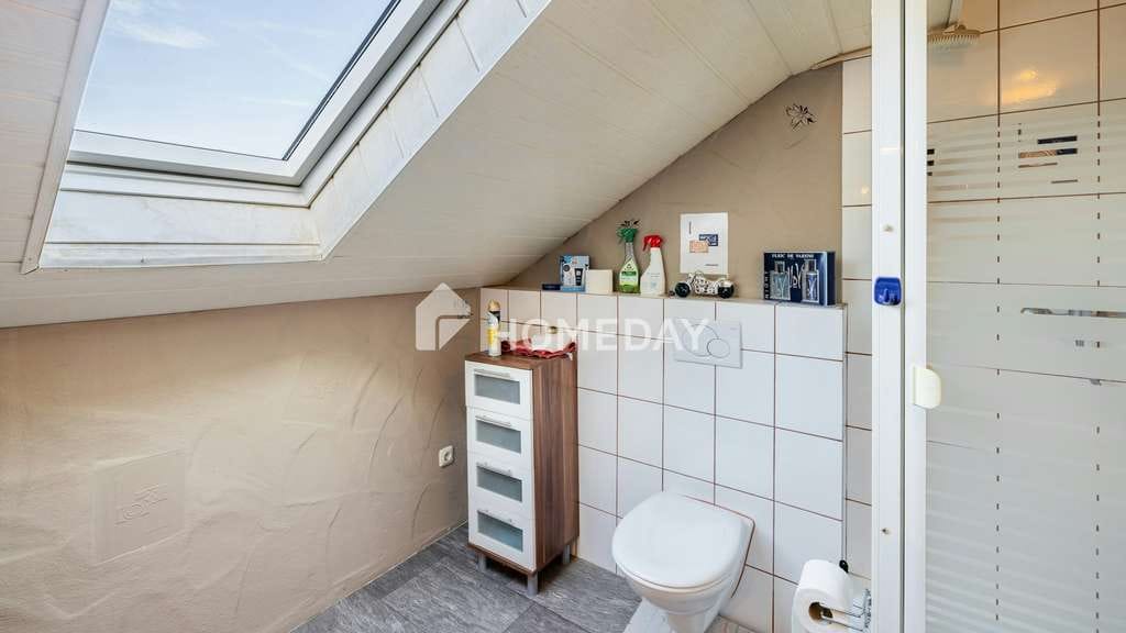 Immobilie in Manching - Charmante Dachgeschosswohnung voll möbliert mit großem Dachboden Stellplatz in Westenhausen - Bild 4