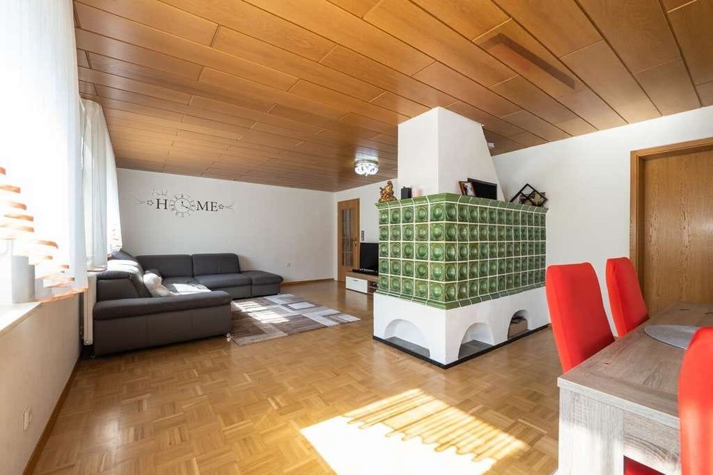 Immobilie in Rottweil - Zuhause ankommen – vielseitiges Mehrfamilienhaus mit großem Grundstück in Rottweil-Bühlingen - Bild 3
