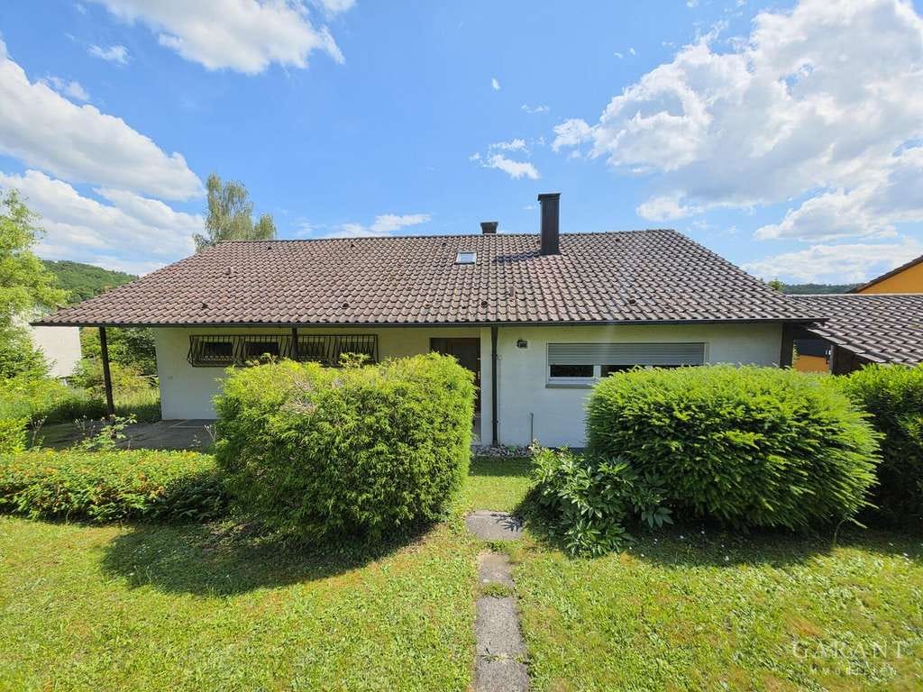 Immobilie in Maulbronn - Freistehendes Einfamilienhaus mit Einliegerwohnung - ruhig, zentral und familienfreundlich - Bild 2