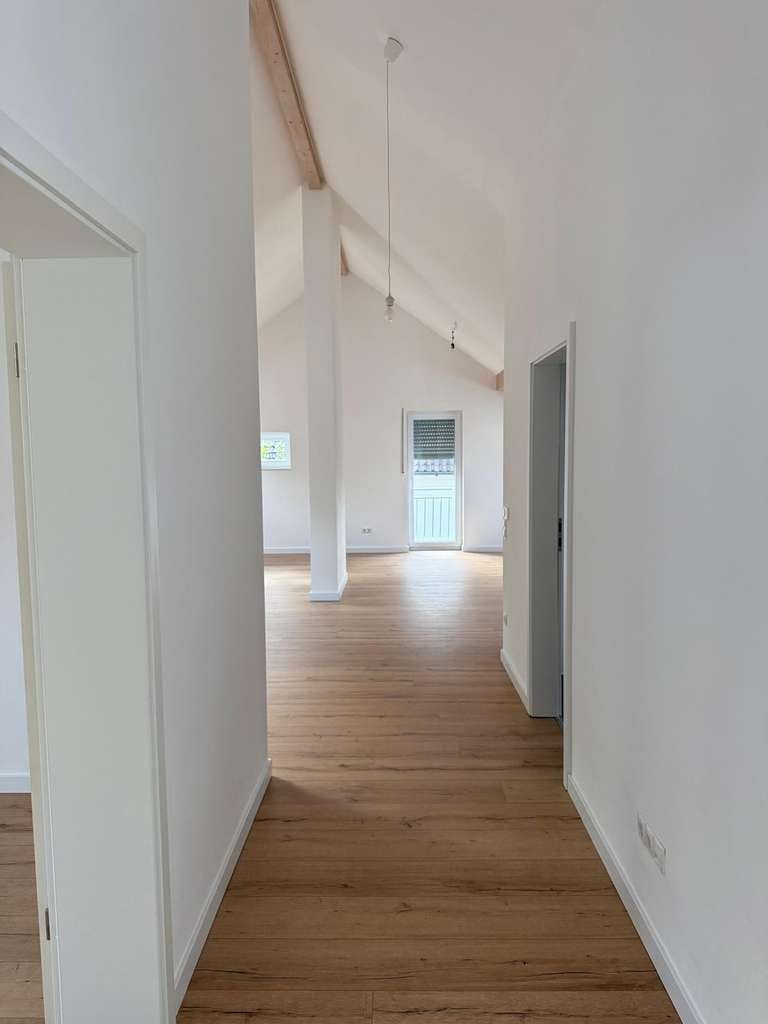 Immobilie in Mauer - Renovierte 2 ZKB-Wohlfühlwohnung mit EBK, Loggia und Stellplatz in ruhiger Lage von Mauer - Bild 1