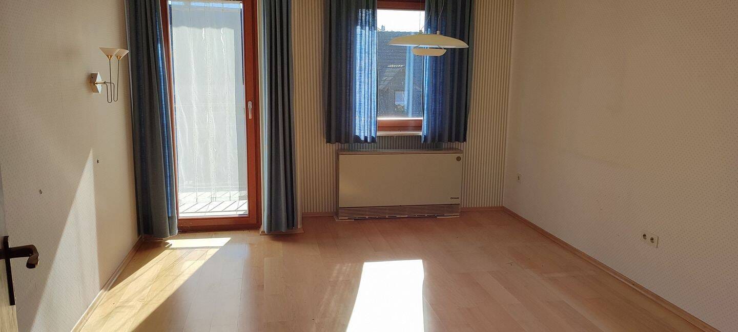 Immobilie in Großhabersdorf - Geräumiges Haus mit 3 Wohnungen und Doppelgarage - Bild 3