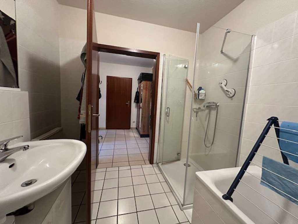 Immobilie in Bad Nenndorf - Bad Nenndorf: großzügige Wohnung mit Terrasse und Stellplatz im gepflegten Mehrfamilienhaus - Bild 3