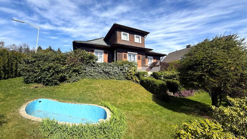 Immobilie in Kreuztal - FREIRAUM4 +++ Charmantes Wohnhaus im Grünen mit Wintergarten - Bild 0