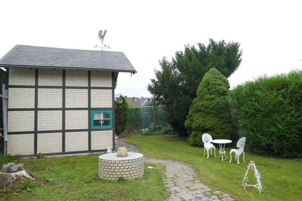Immobilie in Merzenich - Solides Familienhaus mit großem Garten, Sommerküche und Gartenhaus - Bild 2
