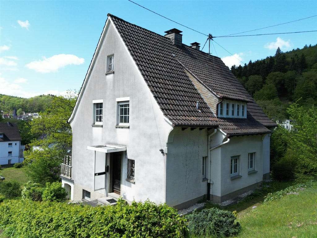 Immobilie in Lennestadt - / Solides Zweifamilienhaus in Lennestadt-Bilstein - Bild 1