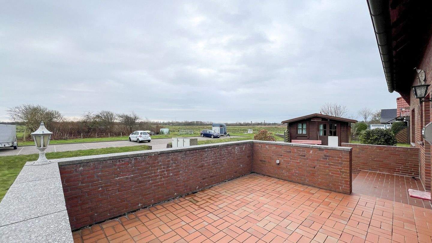 Immobilie in Borkum - Großes Einfamilienhaus mit Einliegerwohnung (vormals Pension) - Bild 1