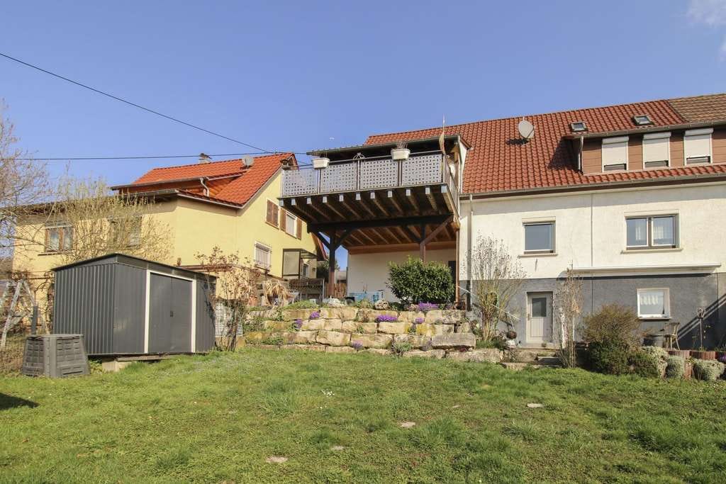 Immobilie in Pliezhausen - DHH mit großem Garten, Balkon und Garage - Bild 2