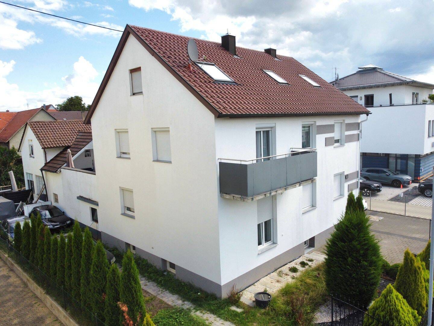 Immobilie in Erligheim - Attraktives Ensemble: Saniertes Zweifamilienhaus mit Werkhalle, Dachterrasse & 8 Stellplätzen - Bild 1