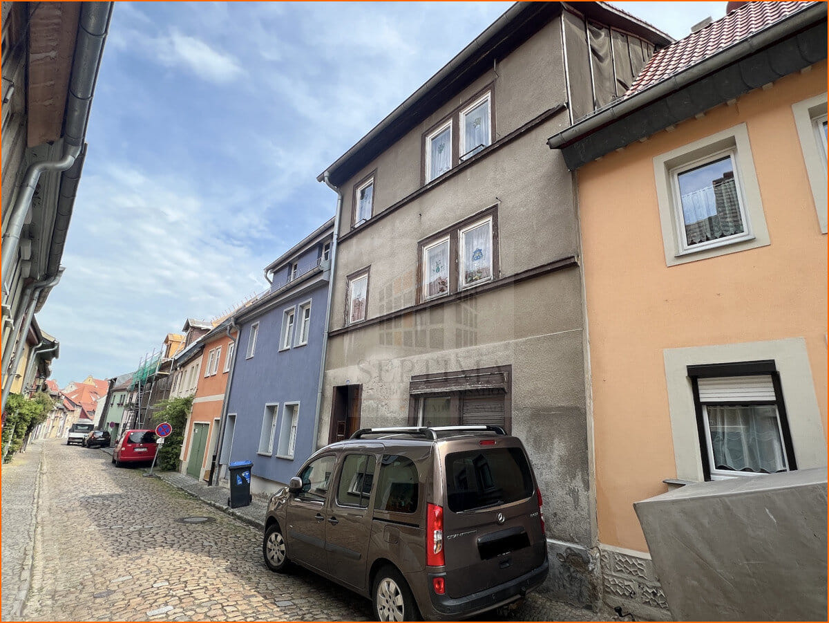 Immobilie in Naumburg (Saale) - Teilsaniertes Haus mit viel Potenzial nah am Dom zu verkaufen! - Bild 0