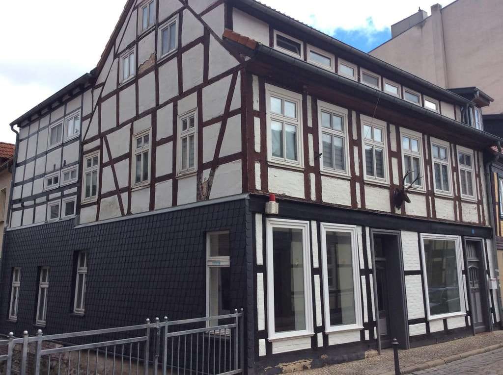 Immobilie in Salzwedel - Geschäftshaus mit umbaubarem Ladengeschäft und Wohnung mit Dachterrasse im Herzen von Salzwedel - Bild 1