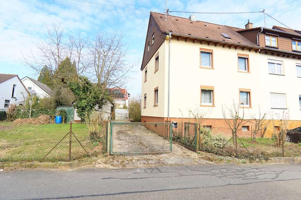 Immobilie in Lobbach - Sanierungsbedürftig, aber voller Möglichkeiten: Doppelhaushälfte für Familien - Bild 1