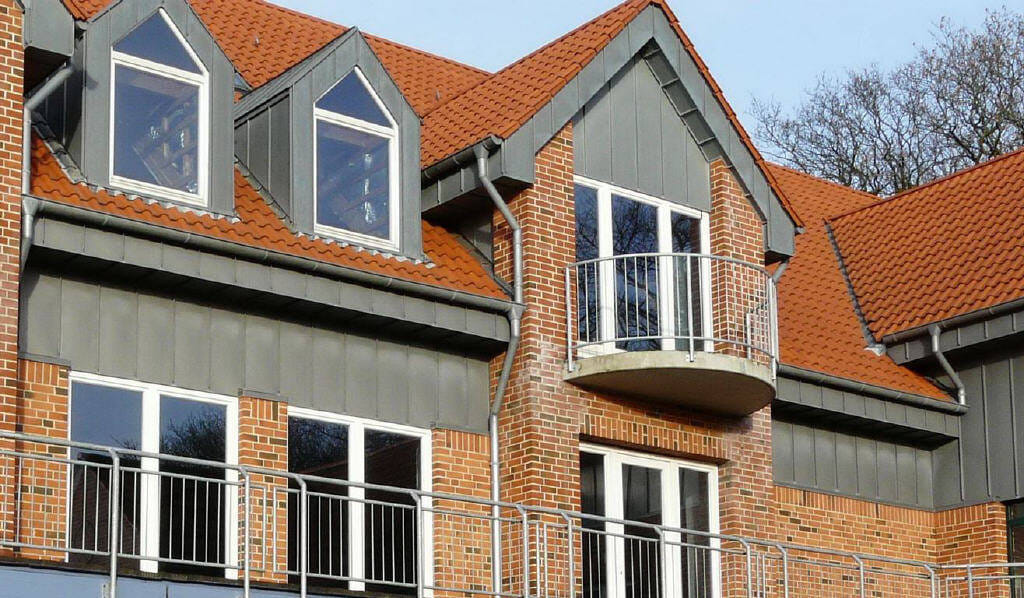 Immobilie in Hage - GROSSE MODERNE OG-WOHNUNG MIT BALKON | MITTEN IM ORT | ERSTBEZUG | FAHRSTUHL - Bild 1