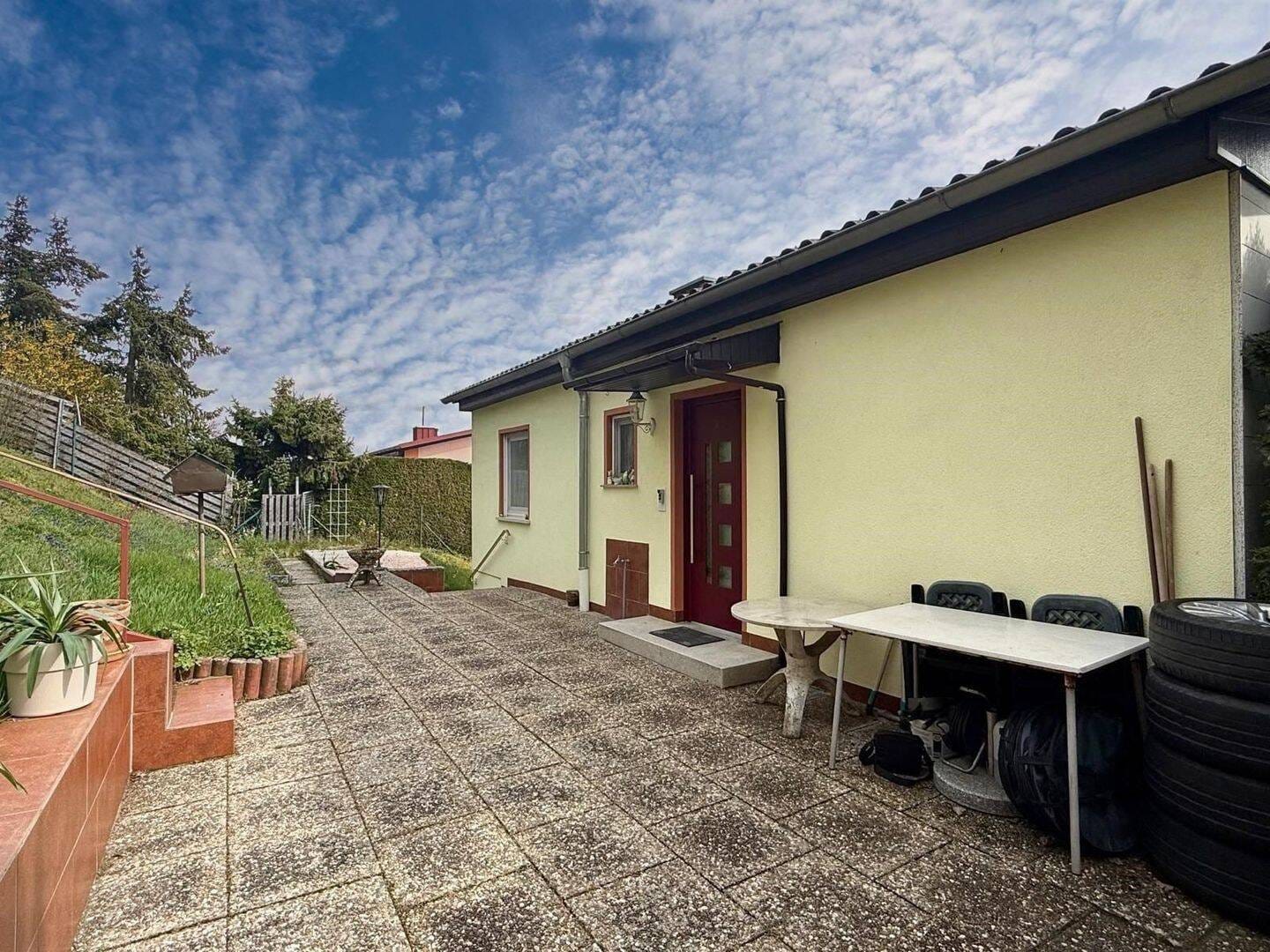 Immobilie in Sulzdorf a.d.Lederhecke - bezugsfertiges Einfamilienhaus in 97528 Zimmerau - Bild 2