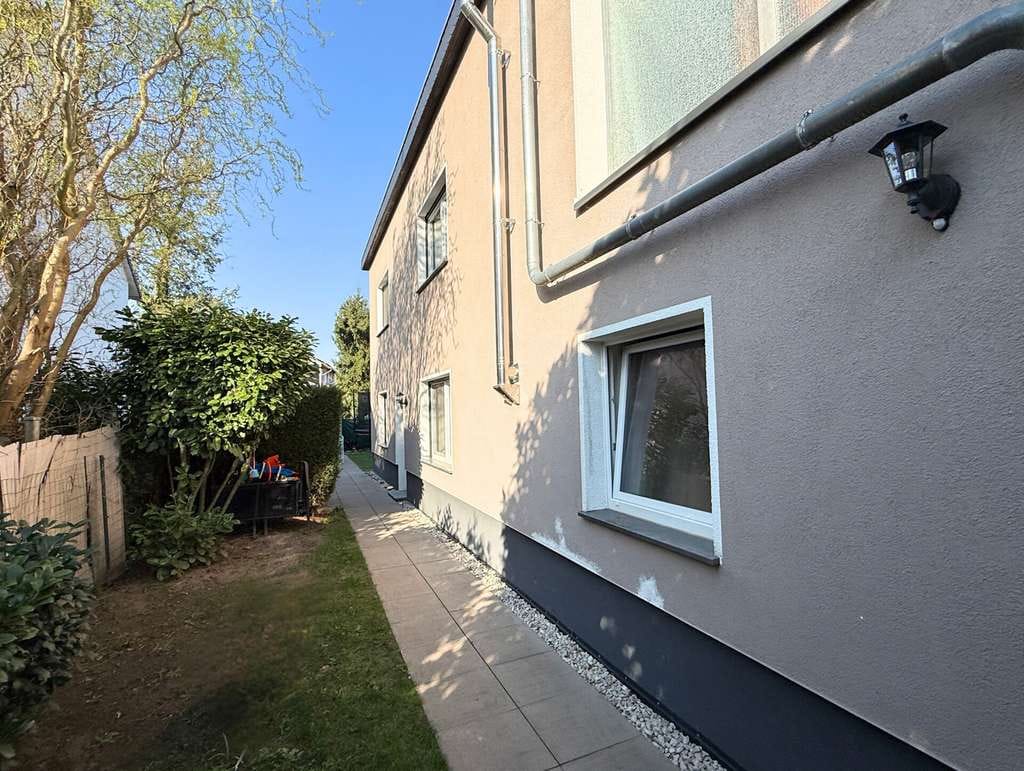 Immobilie in Erzhausen - EIN HAUS VOLLER MÖGLICHKEITEN: Großzügiges Wohnen, vermietete WHG, Garten, eigene Einfahrt & mehr - Bild 1